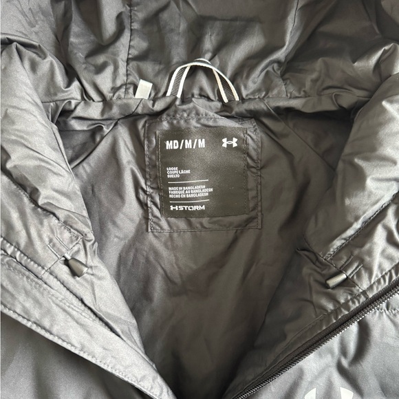 Mens Under Armour Puffer coat size medium, black and gray. Non smoking home. - Picture 7 of 10